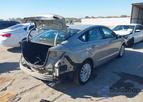 2016 Ford Fusion Hybrid S z USA, uszkodzony, nr VIN 3FA6P0UU3GR124024